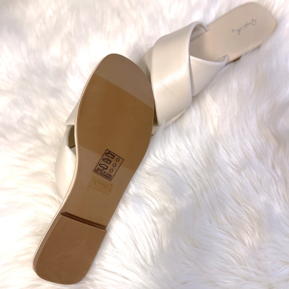 Vegan Bohemian Off White Faux Leather Crisscross Comfy Sandals/Mules NWT Size 10 - Picture 6 of 7